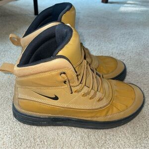 SOlD Nike Woodside 2 High ACG Youth Size 7Y